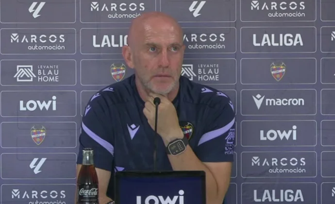 Calero, sobre Matturro, Pampín, Iván Romero, Escandell, Pablo, Etta Eyong, Ryan, Arriaga, Elgezabal, Oriol Rey, Hassan y el Real Oviedo