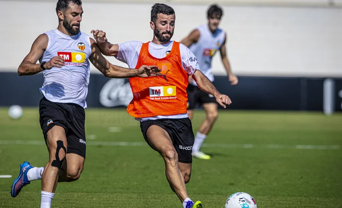 Gayà y Foulquier entrenan con normalidad en la sesión del viernes