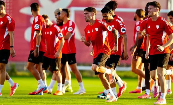 Januzaj se prueba con el grupo en la sesión previa al partido contra el Barcelona
