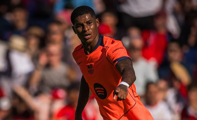 Rashford terminó el partido con molestias en el pie