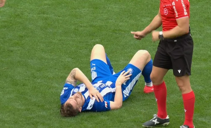 El hombro de Toni Martínez dice basta y el jugador pide el cambio