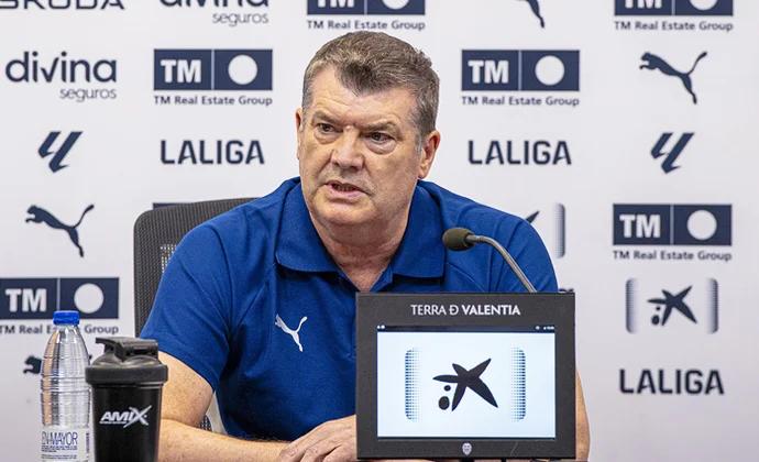 Ron Gourlay defiende al club, respalda al entrenador y pide el apoyo de la afición