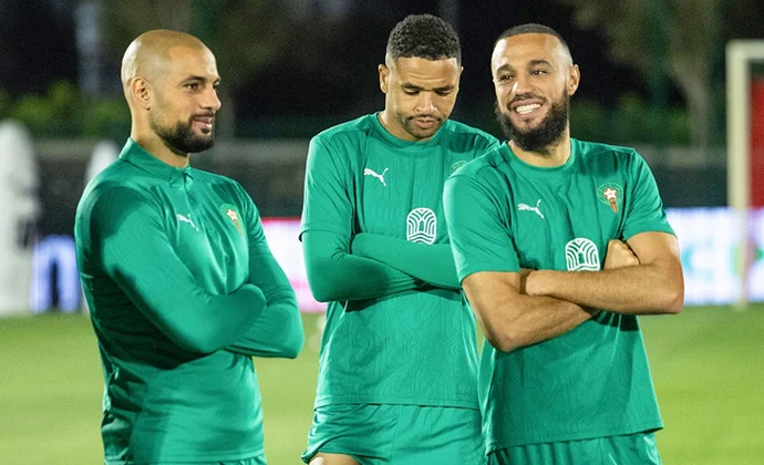 Amrabat entrena al margen en la concentración de Marruecos