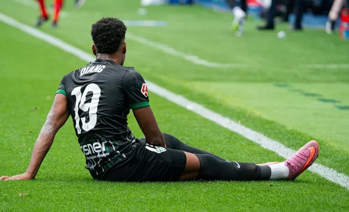 Grady Diangana no viajará finalmente con su selección tras lesionarse en Vitoria