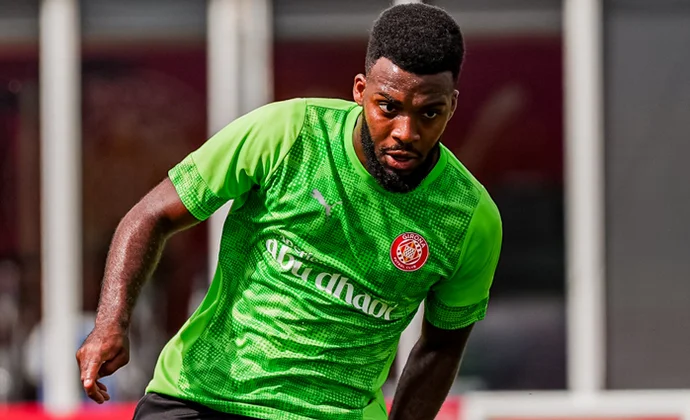 Lemar hace el calentamiento con el grupo. Abel Ruiz y Tsygankov empiezan la semana sobre el césped