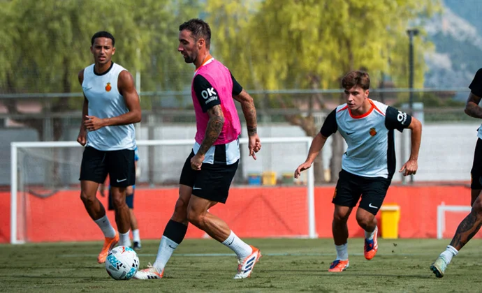 El Mallorca retoma los entrenamientos sin los internacionales, los lesionados ni Maffeo