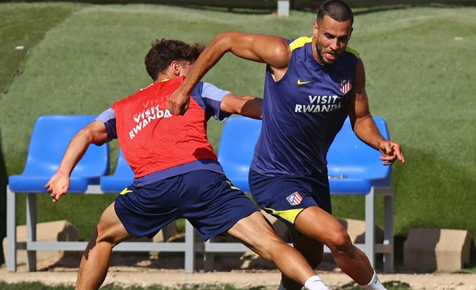 Hancko no irá con la selección por paternidad y Simeone sigue ensayando su once para el amistoso