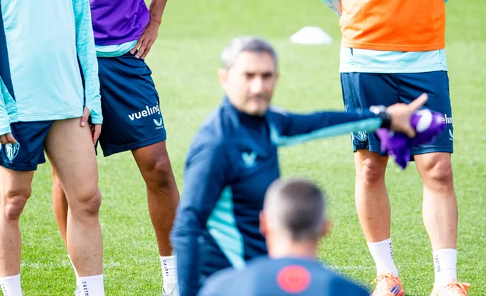 Laporte vuelve al grupo antes de la llamada de España, mientras Nico, Iñaki Williams y Berenguer siguen al margen