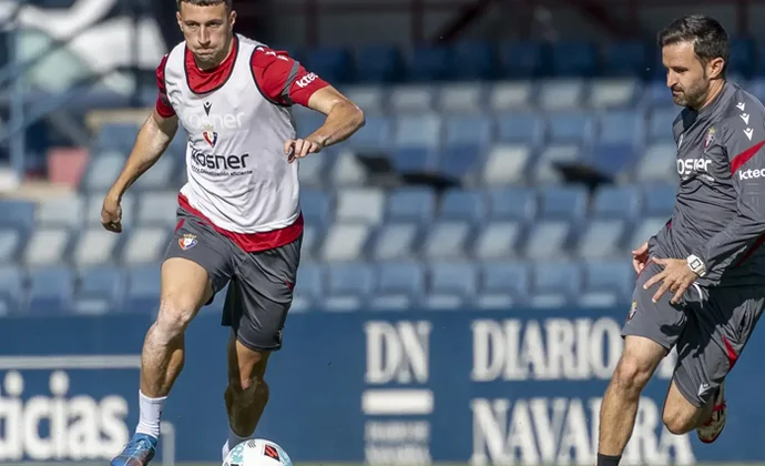 Osasuna completa la última sesión de la semana sin recuperar a Aimar Oroz