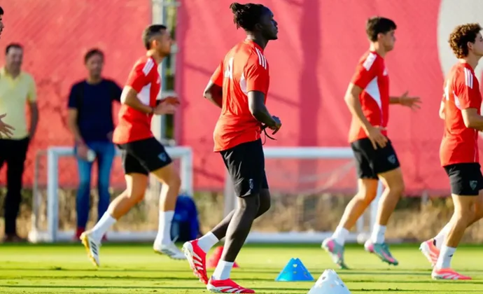 Nianzou repite con el grupo y Januzaj se cuida el tobillo