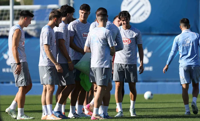 Javi Puado se ausenta del entrenamiento del miércoles y se somete a pruebas