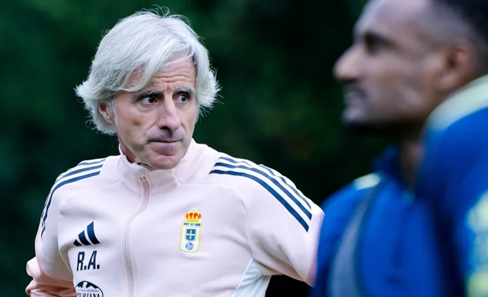 Roberto Aguirre dirigió la sesión del jueves pendiente de Cazorla y Nacho Vidal