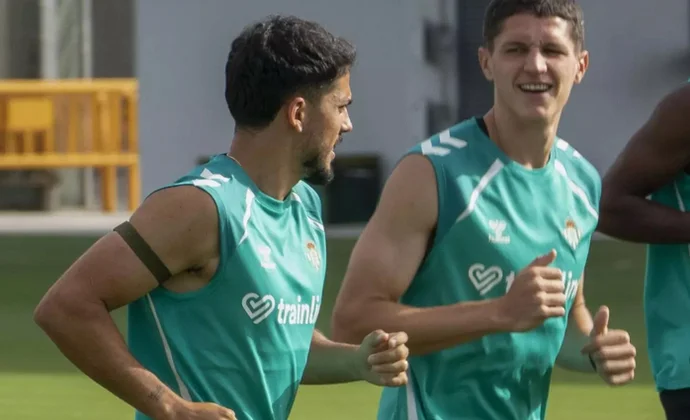 Fornals vuelve al grupo, pero hoy gestiona las cargas Pau López