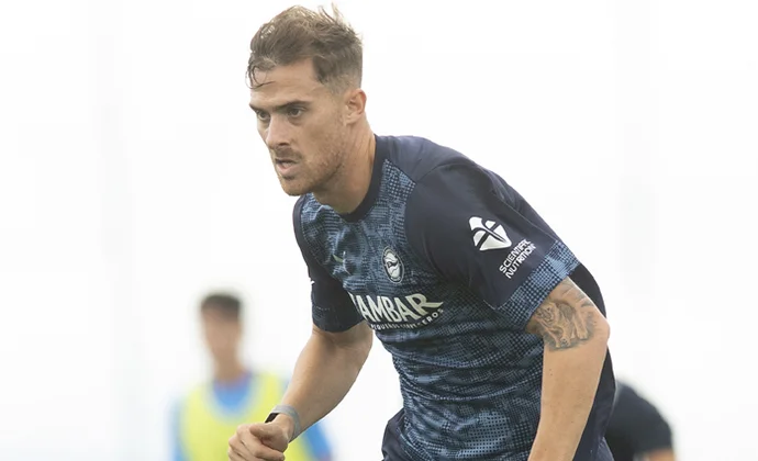 Toni Martínez sigue integrado con el grupo en la sesión del viernes en Ibaia