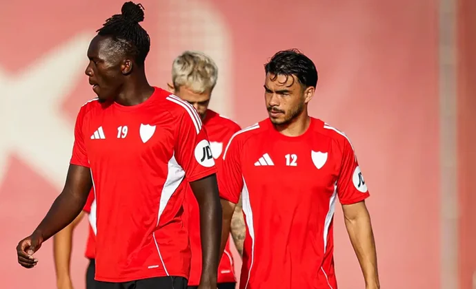 Suazo regresa y Januzaj hace parte de la sesión