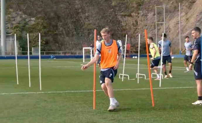 Oskarsson y Aritz se reincorporan al grupo en la vuelta al trabajo de la Real Sociedad