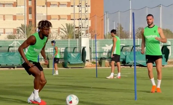 Regreso esperado: Adrià Pedrosa y Héctor Fort se reincorporan a los entrenamientos del Elche