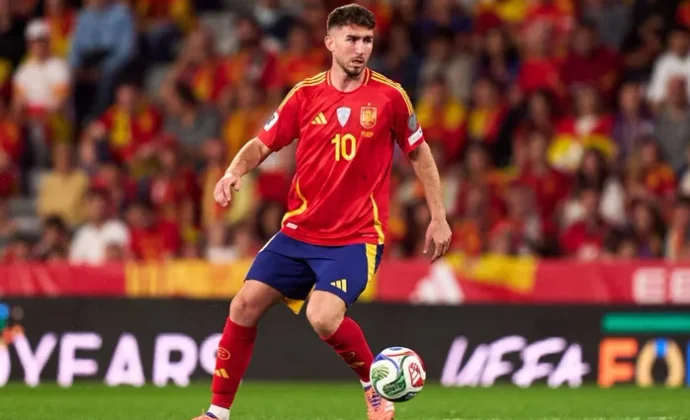 Los noventa minutos de Laporte contra Bulgaria dejan a Paredes con opciones contra el Elche