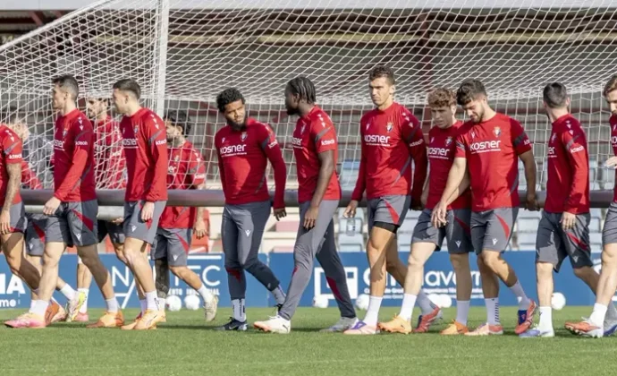 Juan Cruz se retira con molestias en una sesión sin Aimar Oroz ni Becker