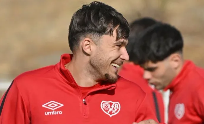 Álvaro García sigue al margen mientras Ratiu regresa de su selección