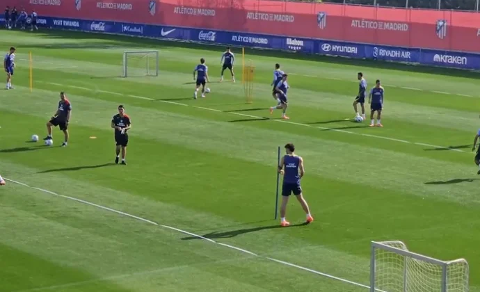 Barrios y Llorente regresan al grupo. Baena, Le Normand y el resto de internacionales al margen