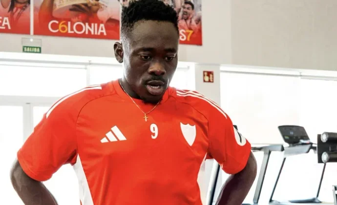 Akor Adams regresó esta tarde, entrenó en el gimnasio y mañana tendrá una única sesión