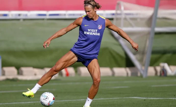 Simeone realizó dos ensayos este jueves que dejan pistas de su once contra Osasuna