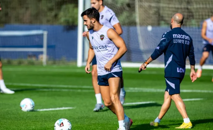 Ryan se incorpora, mientras Pampín y Matturro suman otra sesión