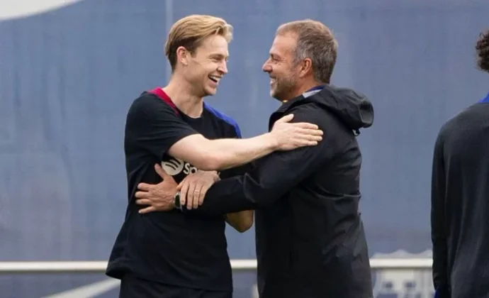 Flick no ve necesario que descanse De Jong, aunque será más cauto con Pedri