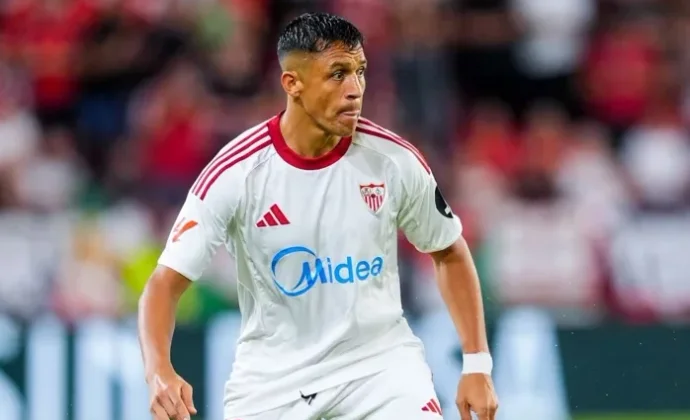 Alexis Sánchez fue suplente por un problema físico sufrido ayer