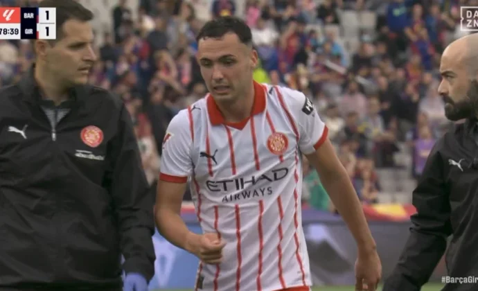 Arnau Martínez se retiró cojeando del partido contra el FC Barcelona