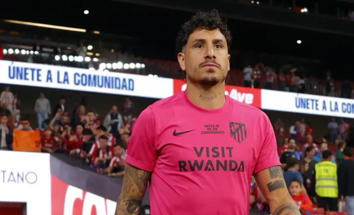 Giménez, Oblak y la defensa de tres solidifican al Atlético