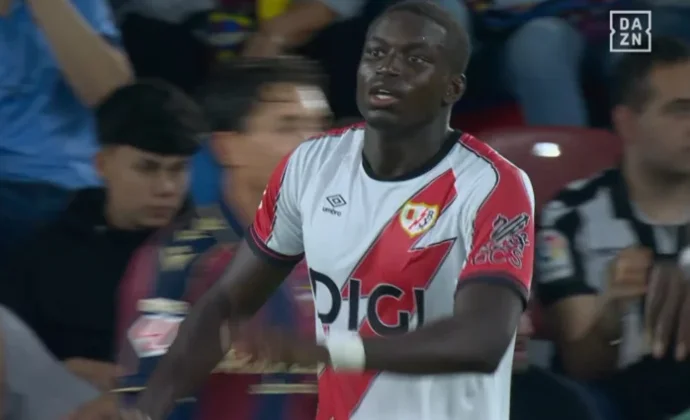 Nobel Mendy se estrenó como titular y se retiró con calambres