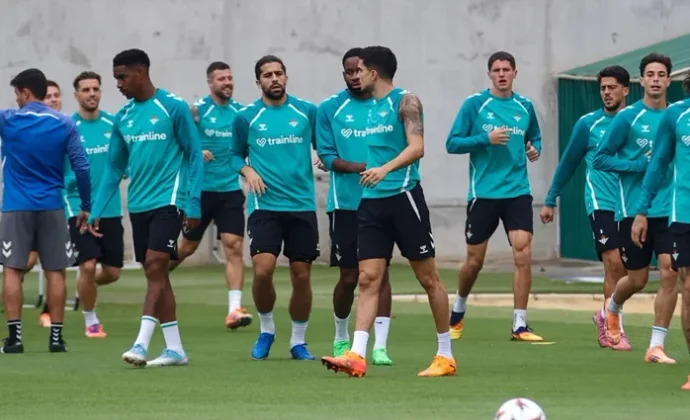 Amrabat gestiona las cargas este lunes e Isco sigue al margen