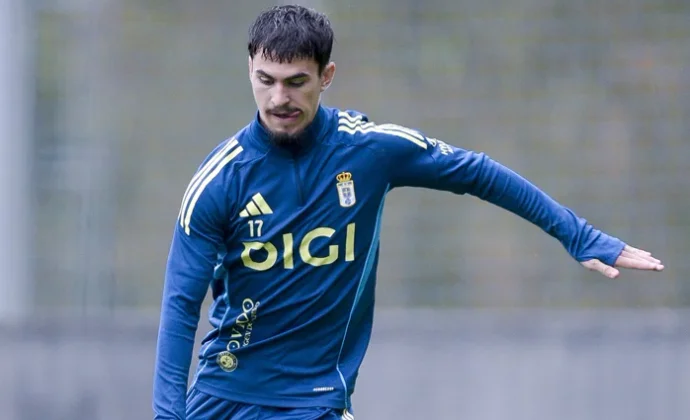 Santi Cazorla sigue al margen en la vuelta al trabajo en El Requexón