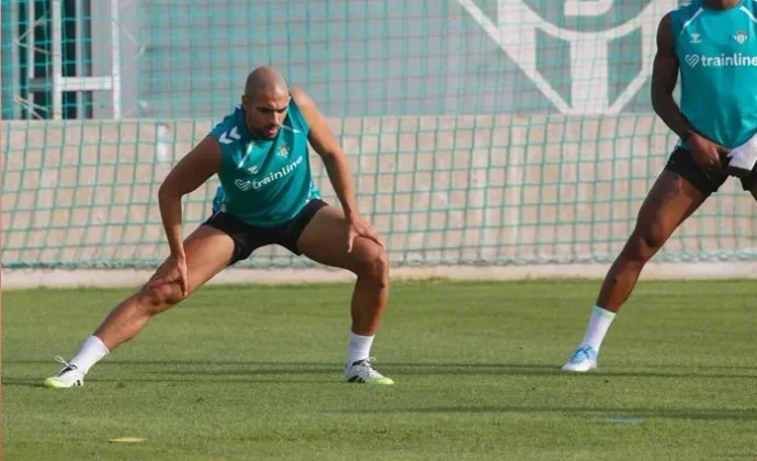 Amrabat trabaja con el grupo e Isco es la única baja