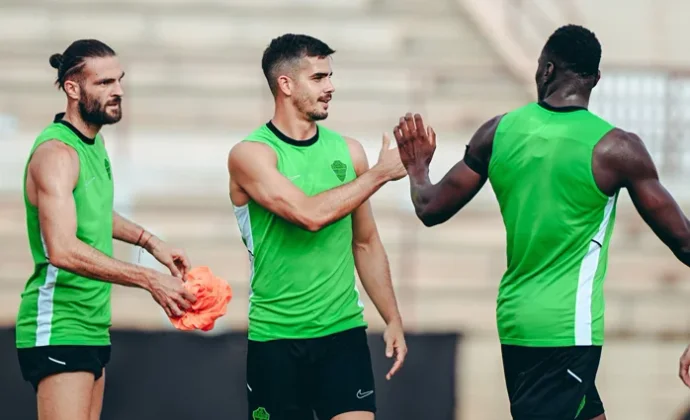 El Elche retoma los entrenamientos pendiente de la evolución de Diangana