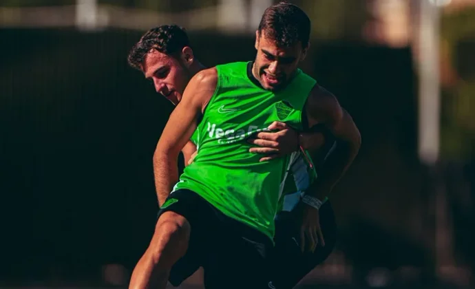 El Elche completa otra sesión con la única baja de Diangana