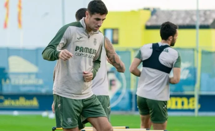 Rafa Marín recibe cuidados especiales en la sesión del Villarreal