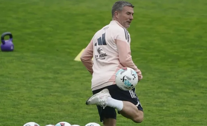 A Carrión le tienta el 4-4-2 a tres días de visitar Montilivi