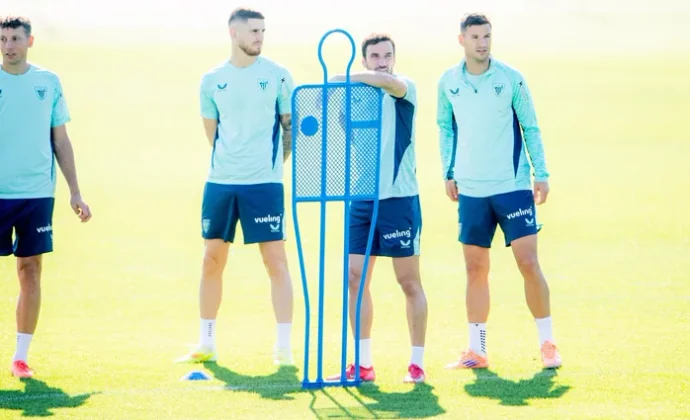 Sesión de recuperación en Lezama sin los tres lesionados