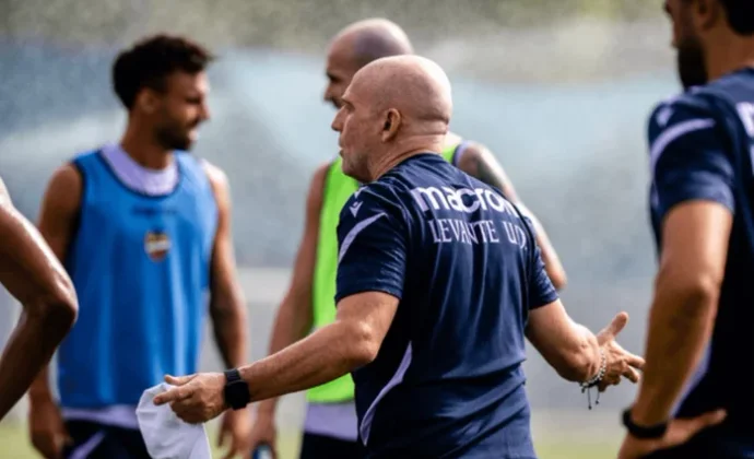 Carlos Álvarez sigue al margen y mañana pasará la última prueba