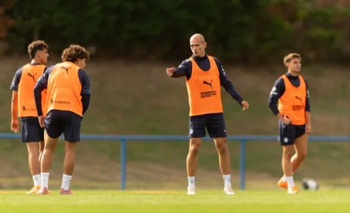 Coudet entrena con la plantilla al completo