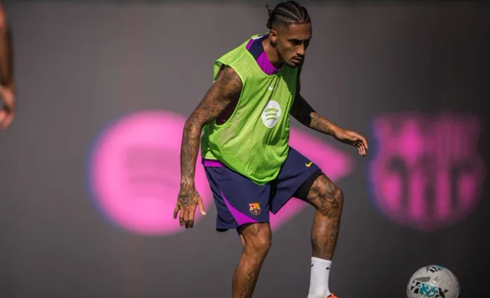 Raphinha recibirá el alta médica el sábado y tendrá minutos en el Clásico