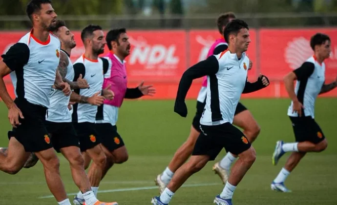 Asano vuelve al grupo pendiente del alta. Kumbulla y Lato al margen