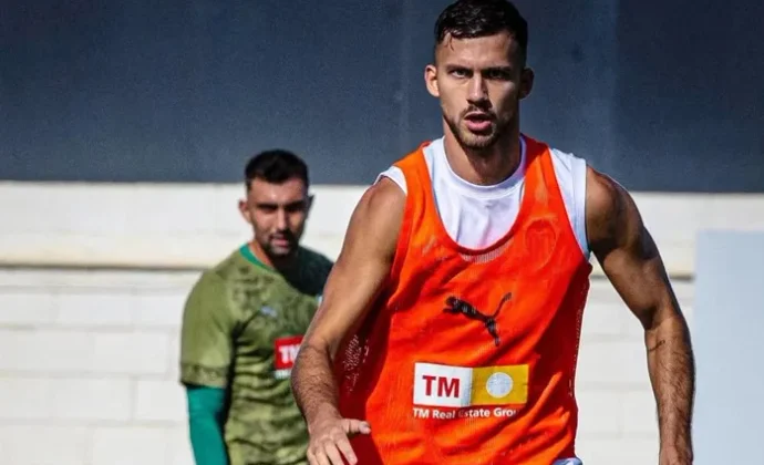 Copete se suma al grupo a un día del derbi. Foulquier y Ugrinic siguen al margen