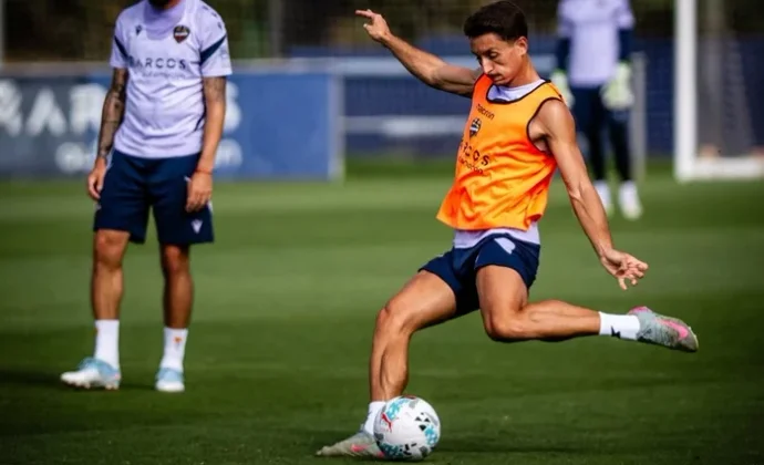 Carlos Álvarez sigue al margen a dos días del partido, pero Calero ha decidido llevárselo a Mallorca