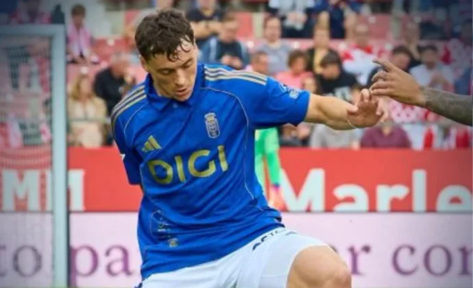 Fede Viñas convence desde la banda y pone en duda la jerarquía de Hassan