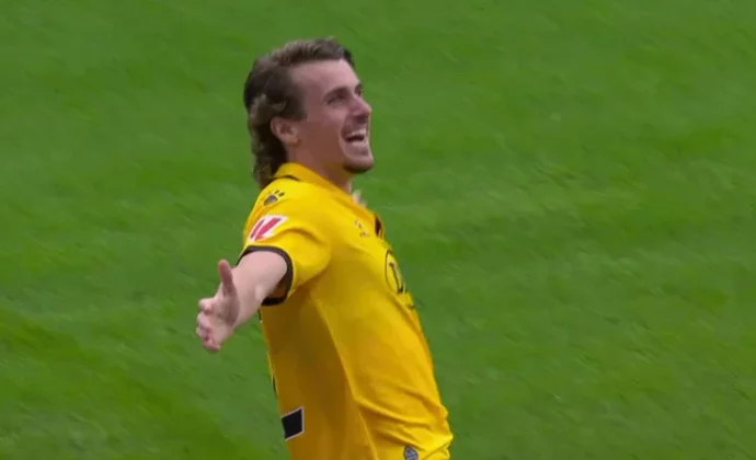 Carlos Romero pidió el cambio por una sobrecarga en el isquiotibial