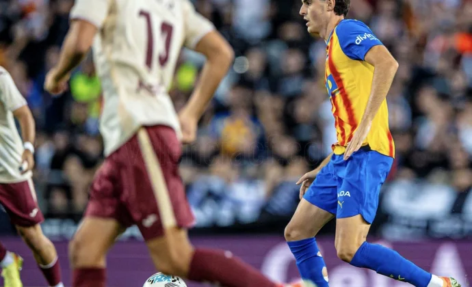 Javi Guerra se desconecta de Mestalla y del once de gala